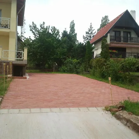 Duplex Apartman * Balatonalmadi